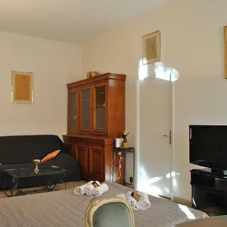 Διαμέρισμα Gray D'albion Lou511 *